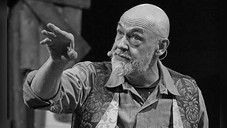 Gerd Knebel, bekannt als eine H&auml;lfte von Badesalz, ist mit 72 Jahren an Krebs gestorben.