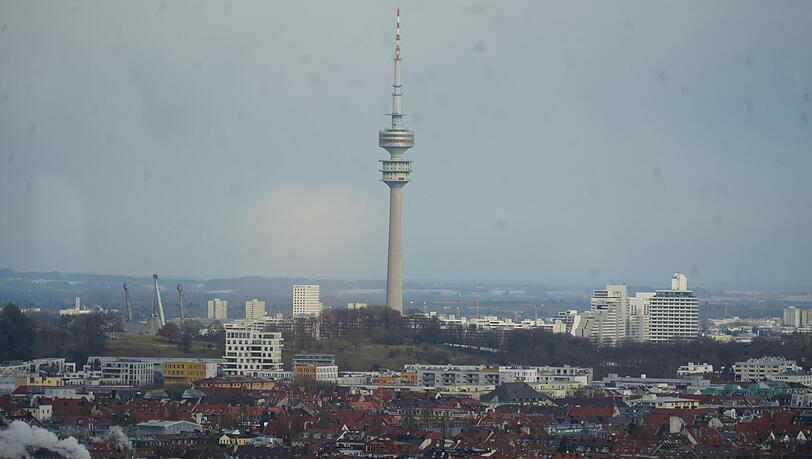 Allein die Aussicht vom Kirchturm in alle Himmelsrichtungen aus fast 100 Metern H&ouml;he ist stets ph&auml;nomenal.