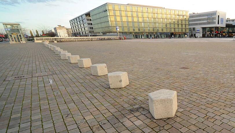 Der Willy-Brandt-Platz in Riem. Der Willy-Brandt-Platz in Riem.