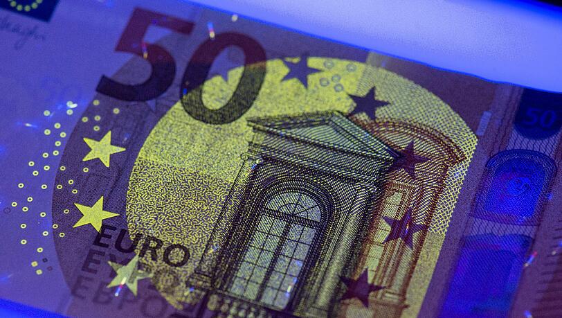 Die neue 50-Euro-Banknote soll im April 2017 eingeführt werden. Foto: Boris Roessler Die neue 50-Euro-Banknote soll im April 2017 eingeführt werden. Foto: Boris Roessler