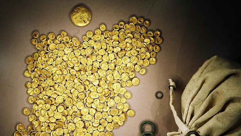 Der 3,7 Kilogramm schwere Kelten-Goldschatz wurde einst in einer Bodenvitrine im Museum in Manching ausgestellt. Im Jahr 2022 wurden die rund 2.100 Jahre alten Münzen gestohlen und sind seitdem zum größten Teil verschwunden. (Archivbild)