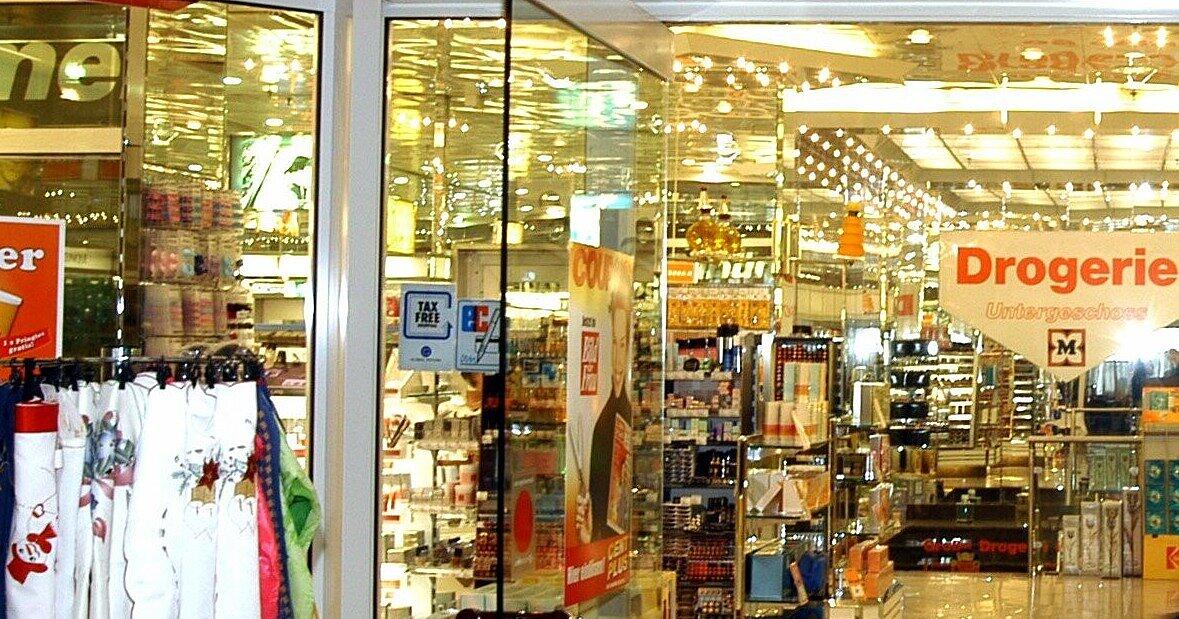 In-M-nchner-Drogeriemarkt-Kundin-sticht-mit-K-chenmesser-auf-Verk-ufer-ein