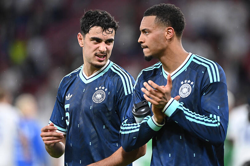 Zum WM-Auftakt in der Mittelfeldzentrale gesetzt: Aleksandar Pavlovic (l.) und Felix Nmecha. Zum WM-Auftakt in der Mittelfeldzentrale gesetzt: Aleksandar Pavlovic (l.) und Felix Nmecha.