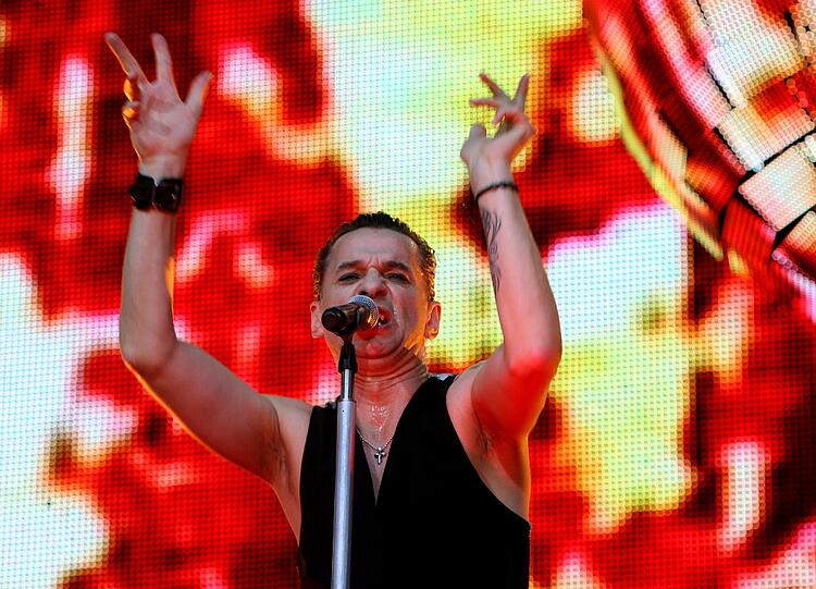 31- Jahre zusammen und immer noch hochexplosiv. Die Band Depeche Mode, die mit ihrem Synthie-Pop die Musik nachhaltig geprägt haben, kommt im Juni nach München. Die Bilder von vergangenen Konzerten und Aktionen.