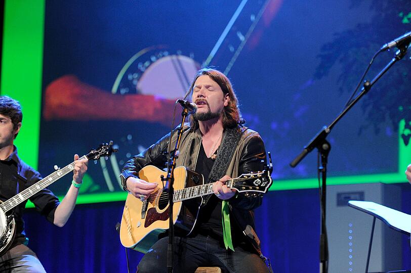 Rea Garvey performt auf der Messe