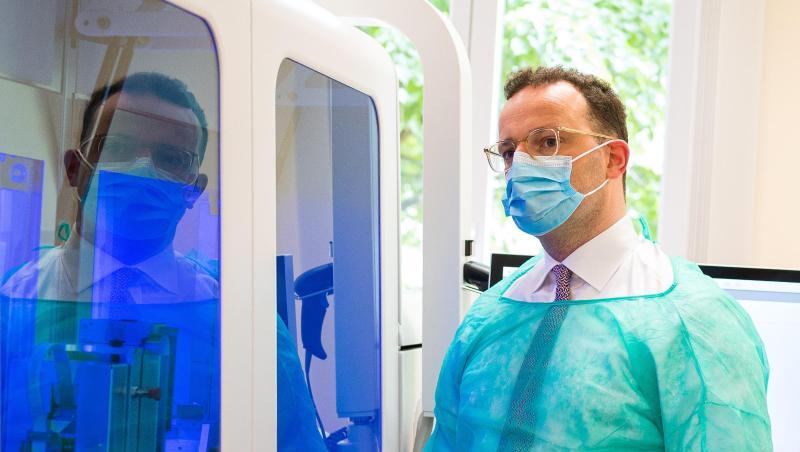 Bundesgesundheitsminister Jens Spahn (CDU) besucht die Virologie der Universitätsklinik des Saarlandes. Bundesgesundheitsminister Jens Spahn (CDU) besucht die Virologie der Universitätsklinik des Saarlandes.