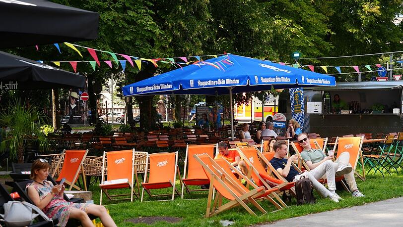 Biergarten – oder Strandbar? An der Isar gegenüber von der Praterinsel gibts seit diesem Sommer beides zusammen. Biergarten – oder Strandbar? An der Isar gegenüber von der Praterinsel gibts seit diesem Sommer beides zusammen.