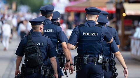 Hunderte Polizeibeamte sichern das Volksfest. (Archivbild)