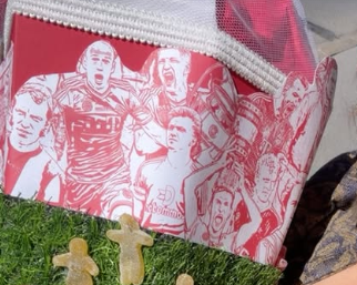 Die Schultüte von Leo Neureuther zeigt mehrere einstige Bayern-Spieler, unter anderem Bastian Schweinsteiger und Thomas Müller. Die Schultüte von Leo Neureuther zeigt mehrere einstige Bayern-Spieler, unter anderem Bastian Schweinsteiger und Thomas Müller.