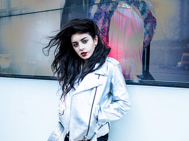 Charli XCX will nun auch Deutschland erobern