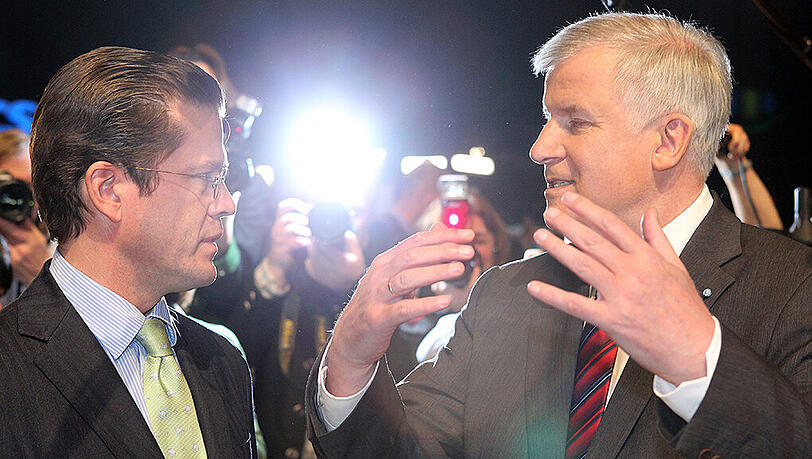 Seehofer und zu Guttenberg: Der Parteichef und sein Wunschnachfolger. Seehofer und zu Guttenberg: Der Parteichef und sein Wunschnachfolger.