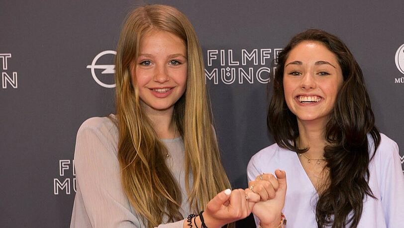 Flora Li Thiemann (links) und Emily Kusche stellten ihren Film beim Filmfest München vor.