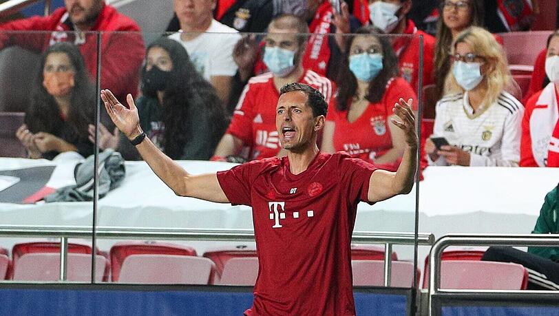 Bayerns Assistenz-Trainer Dino Toppmöller springt in Lissabon für den corona-erkrankten Chefcoach Julian Nagelsmann ein.