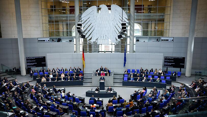 Bundestag und Bundesrat sollen in dieser Woche über das Milliarden-Finanzpaket von Union und SPD entscheiden. Bundestag und Bundesrat sollen in dieser Woche über das Milliarden-Finanzpaket von Union und SPD entscheiden.