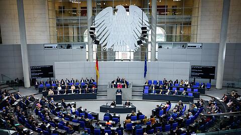 Bundestag und Bundesrat sollen in dieser Woche über das Milliarden-Finanzpaket von Union und SPD entscheiden.