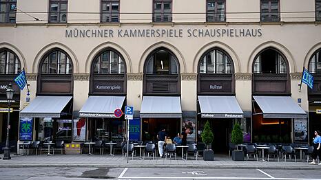 Die M&uuml;nchner Kammerspiele im Stadtzentrum an der edlen Maximilianstra&szlig;e - unweit vom Hofbr&auml;uhaus - sind zum "Theater des Jahres" gek&uuml;rt worden.