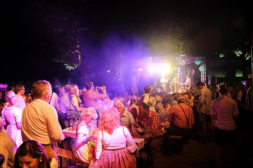Promi-Party in Kitz: Die Legendäre Almrauschparty auf Rosis Sonnenbergstuben feierte am Freitag 10-jähriges Jubiläum. Die AZ zeigt die besten Bilder!
