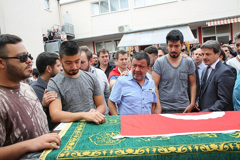 In der Trauer vereint: Die türkisch-islamische Gemeinde hat der Opfer des OEZ-Amokläufers gedacht - die Bilder.