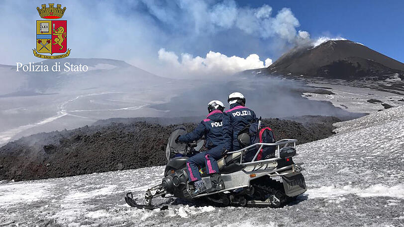 Die Polizei forderte Wanderer und Forscher auf, den Berg zu verlassen.