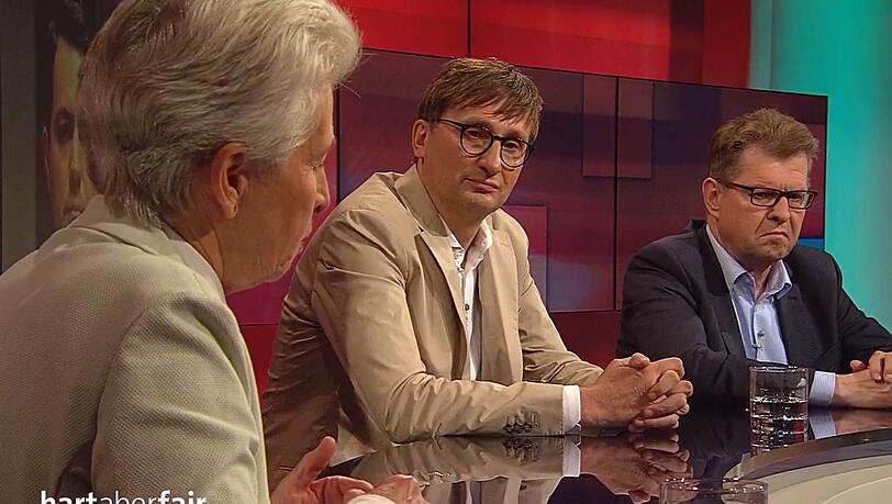 Marie-Agnes Strack-Zimmermann, Sönke Neitzel (M.) und Ralf Stegner setzen unterschiedlich viel Hoffnung in die Möglichkeiten von Diplomatie. Marie-Agnes Strack-Zimmermann, Sönke Neitzel (M.) und Ralf Stegner setzen unterschiedlich viel Hoffnung in die Möglichkeiten von Diplomatie.