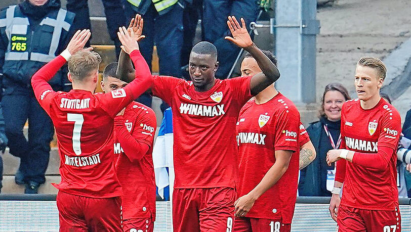 Welche Rolle spielt er in den Stürmer-Plänen des FC Bayern: Stuttgarts Serhou Guirassy (M.) könnte Tels Zukunft maßgeblich beeinflussen. Welche Rolle spielt er in den Stürmer-Plänen des FC Bayern: Stuttgarts Serhou Guirassy (M.) könnte Tels Zukunft maßgeblich beeinflussen.