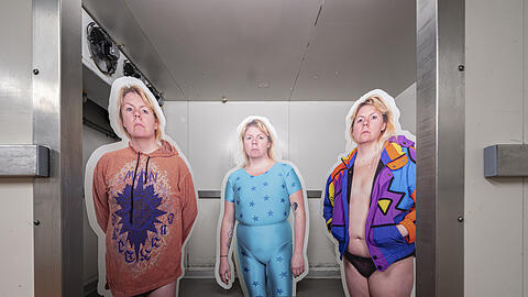 Claudia Holzingers Arbeit "Seepferdchen mit Schürze, Coming of Age Wear".