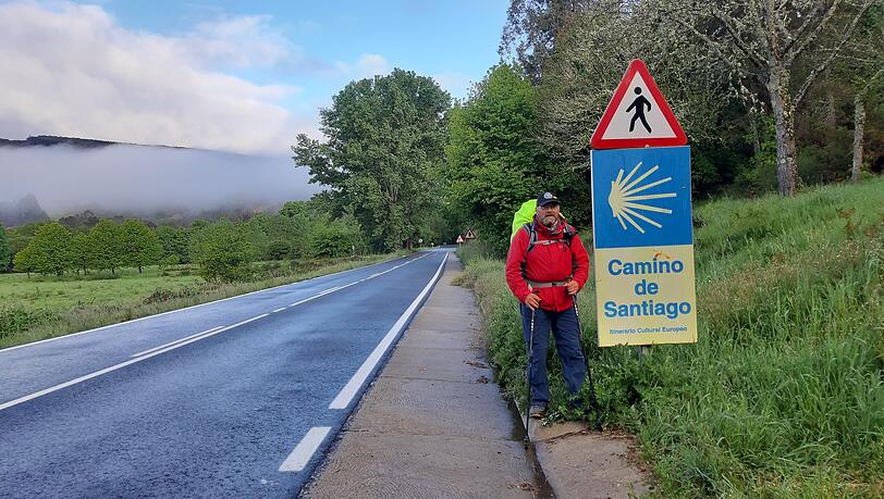 Trotz der verheerenden Waldbrände, die derzeit im Nordwesten Spaniens lodern, hat AZ-Redakteur André Wagner beschlossen, seine Pilgerreise auf dem Camino Francés nicht abzusagen und Ende August in Saint-Jean-Pied-de-Port zu beginnen.