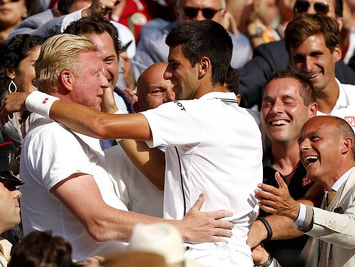 Boris Becker nimmt Novak "Nole" Djokovic in die Arme