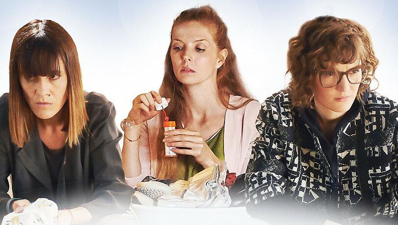 Eltern werden ist nicht schwer: In "Was hat uns bloß so ruiniert" beobachtet Filmemacherin Marie Kreutzer, wie sich drei coole Hipster-Pärchen durch ihren Nachwuchs verändern und ihre neue Spießigkeit partout nicht wahrhaben wollen.