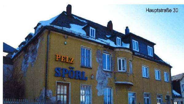 Dieses Abrissgebäude im Landkreis Hof hat die Immobilien Freistaat Bayern bereits vor zwei Jahren versteigert. Dieses Abrissgebäude im Landkreis Hof hat die Immobilien Freistaat Bayern bereits vor zwei Jahren versteigert.