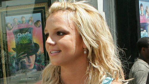 Pop-Sängerin Britney Spears (29) macht auf sexy und verführerisch: Ihr neues, mittlerweile siebtes Studioalbum wird "Femme Fatale" heißen und Mitte März auf den Markt kommen. Pop-Sängerin Britney Spears (29) macht auf sexy und verführerisch: Ihr neues, mittlerweile siebtes Studioalbum wird "Femme Fatale" heißen und Mitte März auf den Markt kommen.