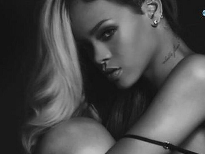 Verführerisch: So preist Rihanna ihr neues Parfüm "Roque" an