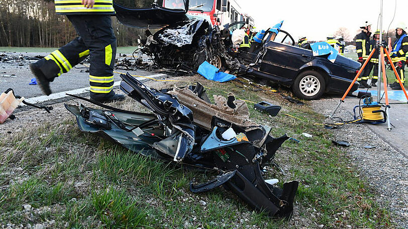 Schwerer Unfall bei Traunstein - zwei Personen schwer verletzt.