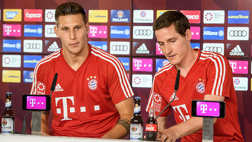 Niklas Süle und Sebastian Rudy (r.) bei ihrer Präsentation am Sonntag.