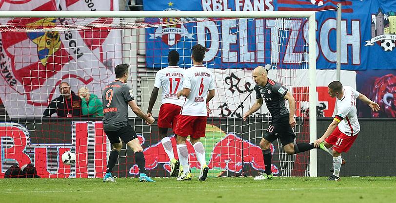 Arjen Robben trifft per Solo-Lauf zum 5:4 gegen RB Leipzig.