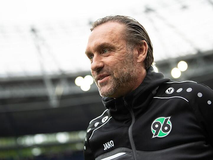 Hannovers Trainer Thomas Doll. Foto: Swen Pförtner/Archivbild