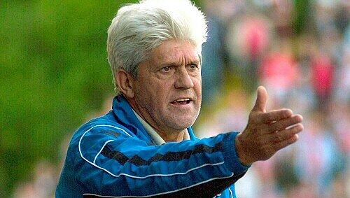 Tobt wie in seinen besten Tagen - und das noch in Liga acht: Werner Lorant. Tobt wie in seinen besten Tagen - und das noch in Liga acht: Werner Lorant.