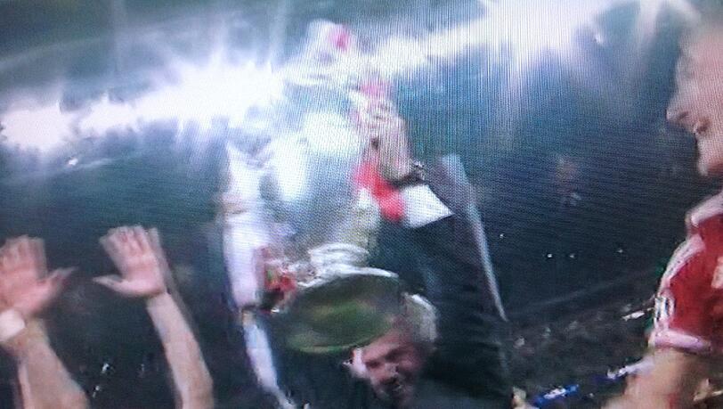 Nach dem "Drama Dahoam" im Jahr zuvor, gab es in London kein halten mehr. Unter Jupp Heynckes krönte sich der FC Bayern München mit dem Gewinn der Champions League zur besten Mannschaft Europas. Nach dem "Drama Dahoam" im Jahr zuvor, gab es in London kein halten mehr. Unter Jupp Heynckes krönte sich der FC Bayern München mit dem Gewinn der Champions League zur besten Mannschaft Europas.