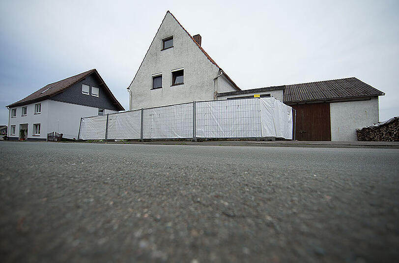 Das Horror-Haus von Höxter: Ein Paar soll seine Opfer dort misshandelt haben. Mindestens zwei Frauen aus Niedersachsen starben.