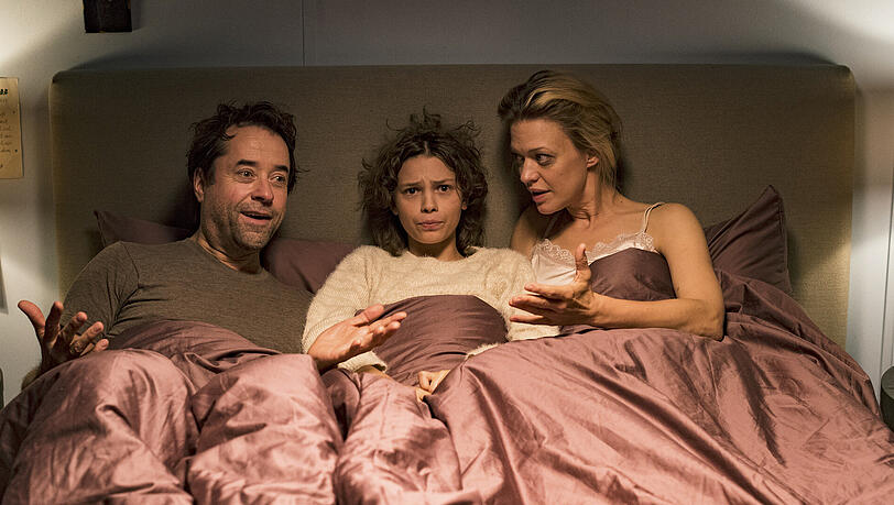 Eben war sie noch ein süßes Baby ... Jan Josef Liefers, Harriet Herbig-Matten, Heike Makatsch. Eben war sie noch ein süßes Baby ... Jan Josef Liefers, Harriet Herbig-Matten, Heike Makatsch.