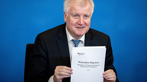 Bei der Präsentation seines "Masterplans" zeigte sich Seehofer über die Abschiebung der Flüchtlinge sehr erfreut.