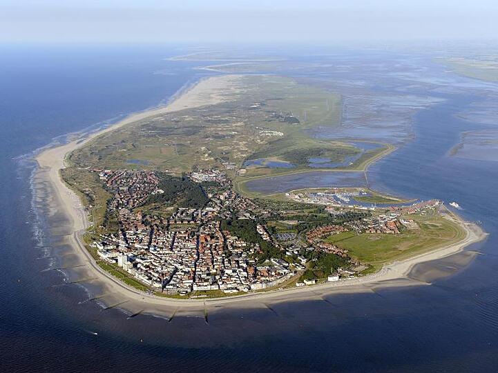 Die Luftaufnahme zeigt die ostfriesische Insel Norderney.