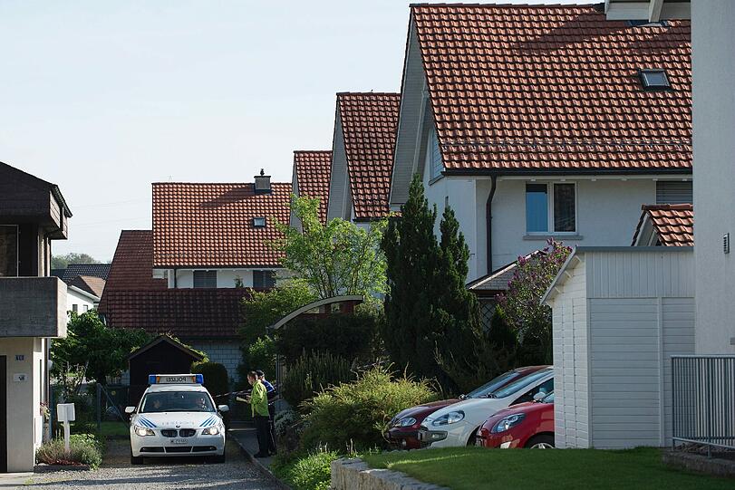 Bei einer Schießerei in einem ruhigen Schweizer Wohngebiet hat ein 36-Jähriger vier Menschen und im Anschluss sich selbst getötet.
