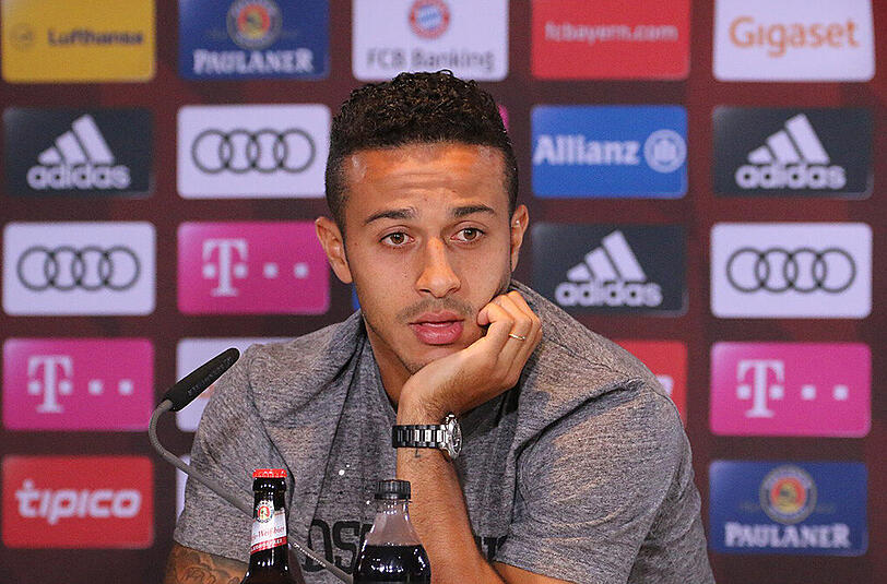 Thiago in der PK des FC Bayern.