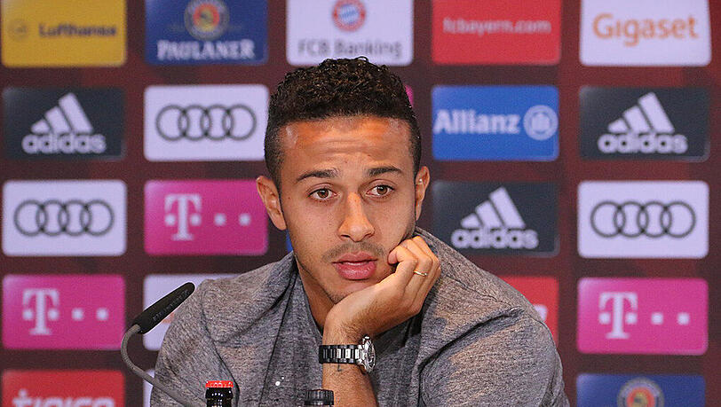 Thiago in der PK des FC Bayern. Thiago in der PK des FC Bayern.