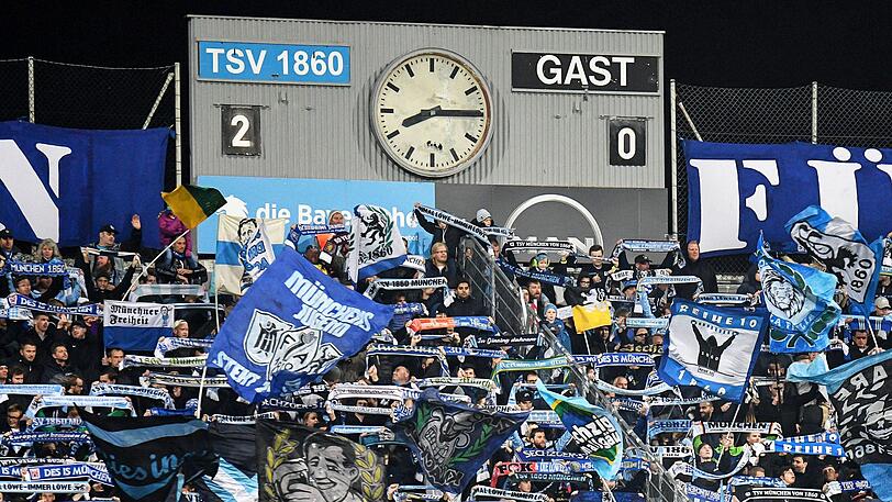 Nostalgisch: die Anzeigetafel im Grünwalder Stadion, hier bei einem Heimspiel des TSV 1860.