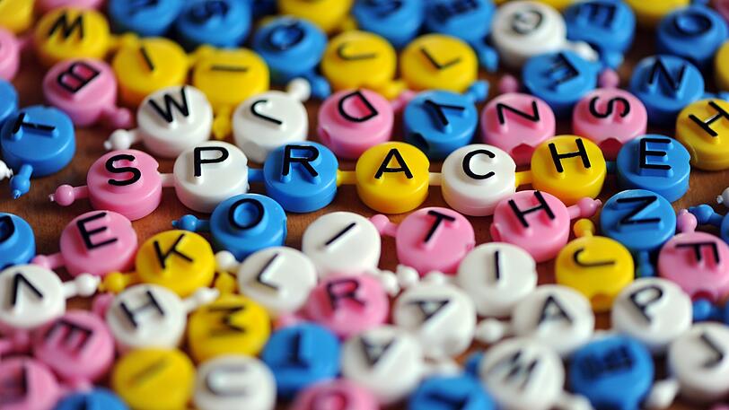 Deutsche Sprache &ndash; schwere Sprache? Viele Eltern beklagen, dass ihre Kinder in der Grundschule das Schreiben nicht mehr richtig lernen.