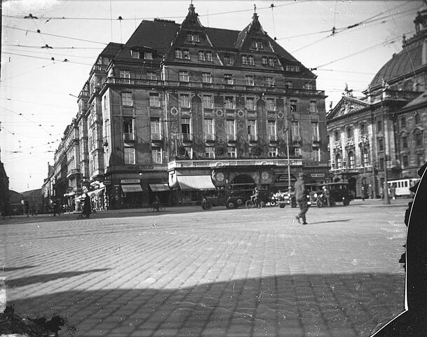 Sah damals noch vollkommen anders aus: der Königshof im Oktober 1930. Sah damals noch vollkommen anders aus: der Königshof im Oktober 1930.