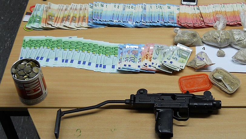 Geld, das bayerische Behörden Verbrechern abnehmen, fließt in die Staatskasse. Dieses Jahr sind es 12,9 Millionen Euro. (Symbolfoto) Geld, das bayerische Behörden Verbrechern abnehmen, fließt in die Staatskasse. Dieses Jahr sind es 12,9 Millionen Euro. (Symbolfoto)