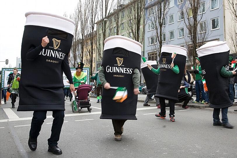 Irisches Brauchtum auf den Straßen München: Beim Umzug zum St. Patrick's Day sind Jung und Alt dabei - und gute Laune ist Pflicht.